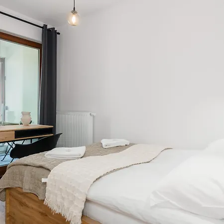 Bukowska 18 With Balcony Mtp By Renters Apartment *